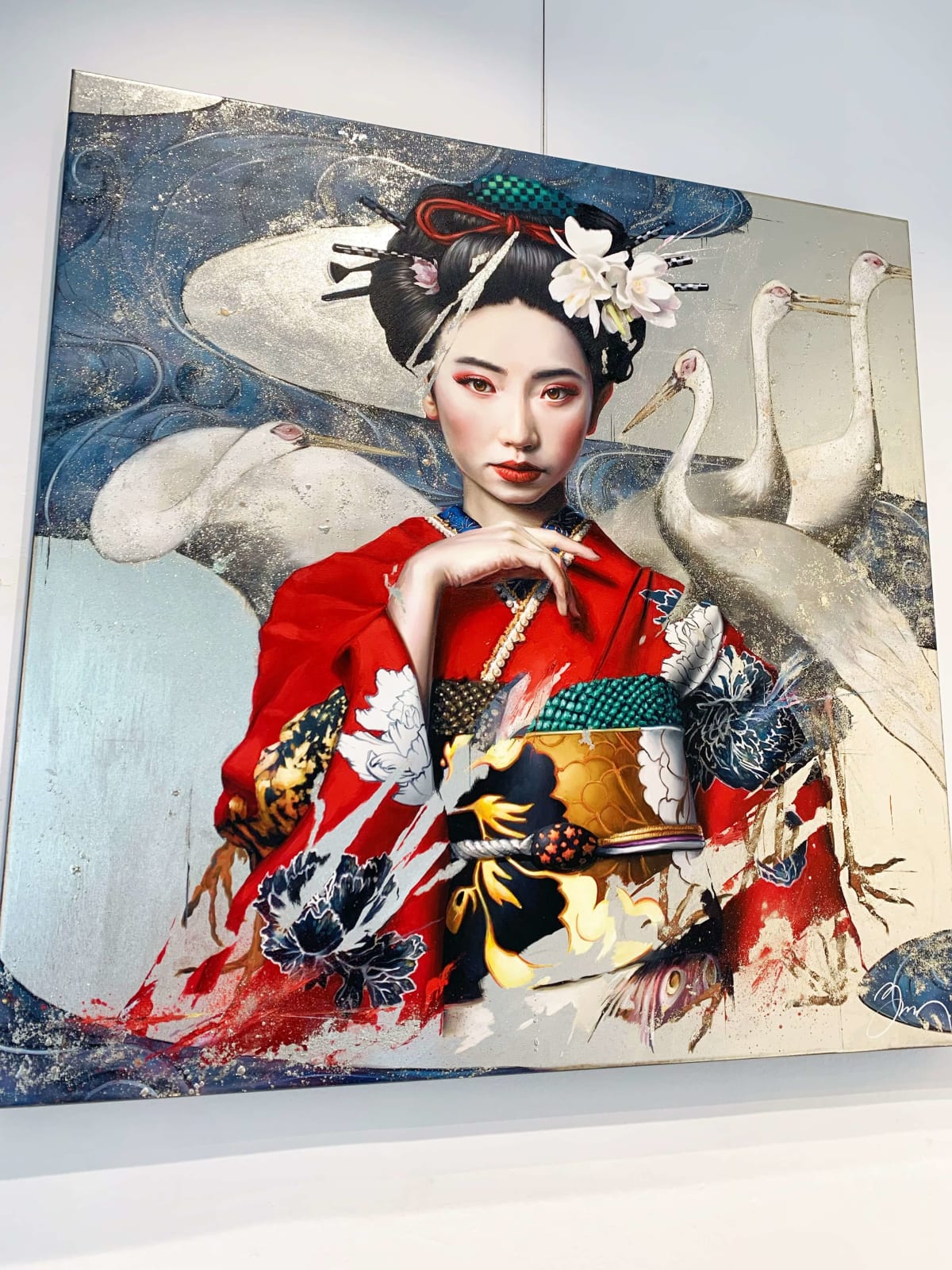 Gold und Wasser Damien Bassez schöne japanische Geisha Frau im Kimono zeitgenössische japanische figurative Malerei Art Yi Galerie Brüssel Kunstgalerie