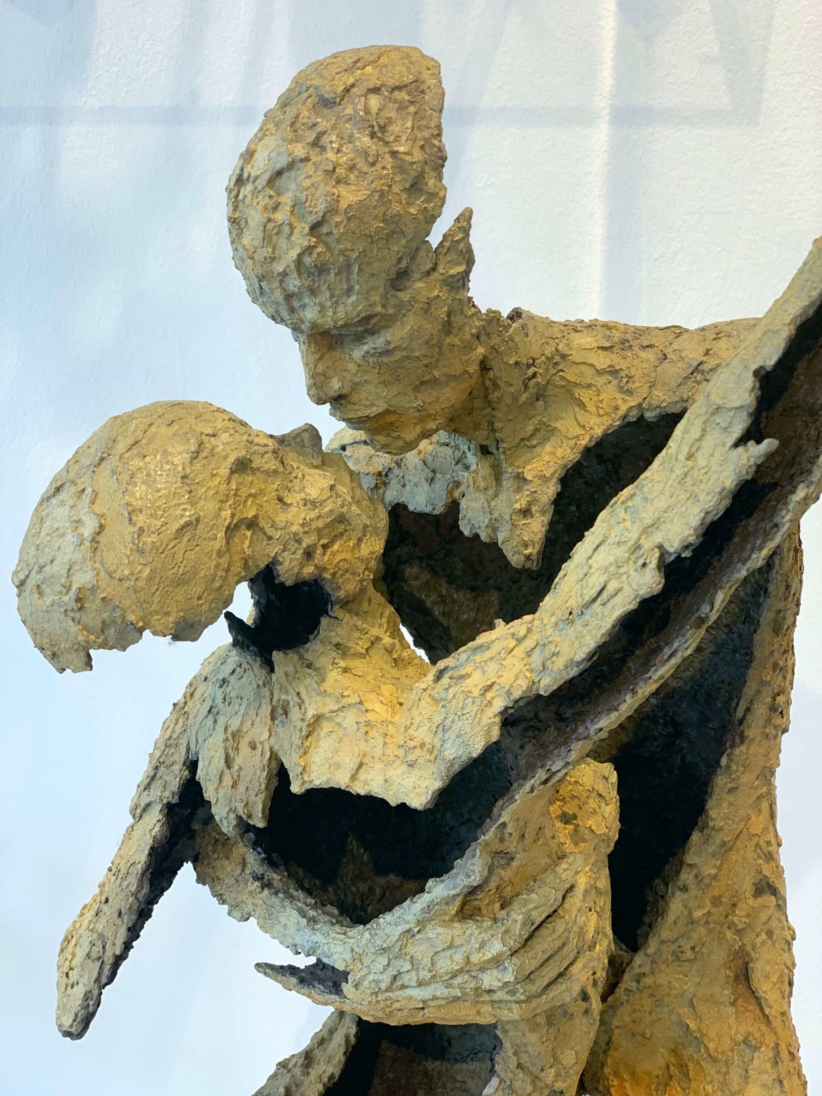 un couple amoureux danse tango sculpture galerie d'art jacques van den abeele à bruxelles