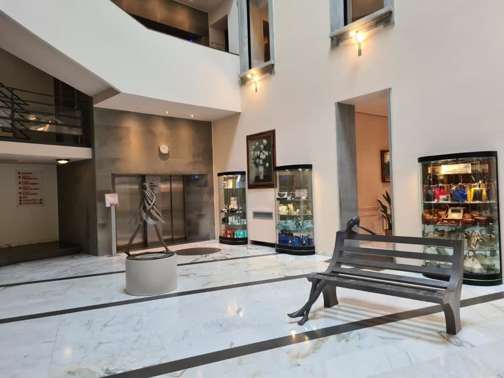 Primavera danseuse sculpture Isabel Miramontes sculpture de jardin design de jardin décoration de jardin art sculpture contemporaine sculpture en bronze design d'intérieur à l'hôtel Barsey par Warwick Art Yi galerie galerie d'art de Bruxelles