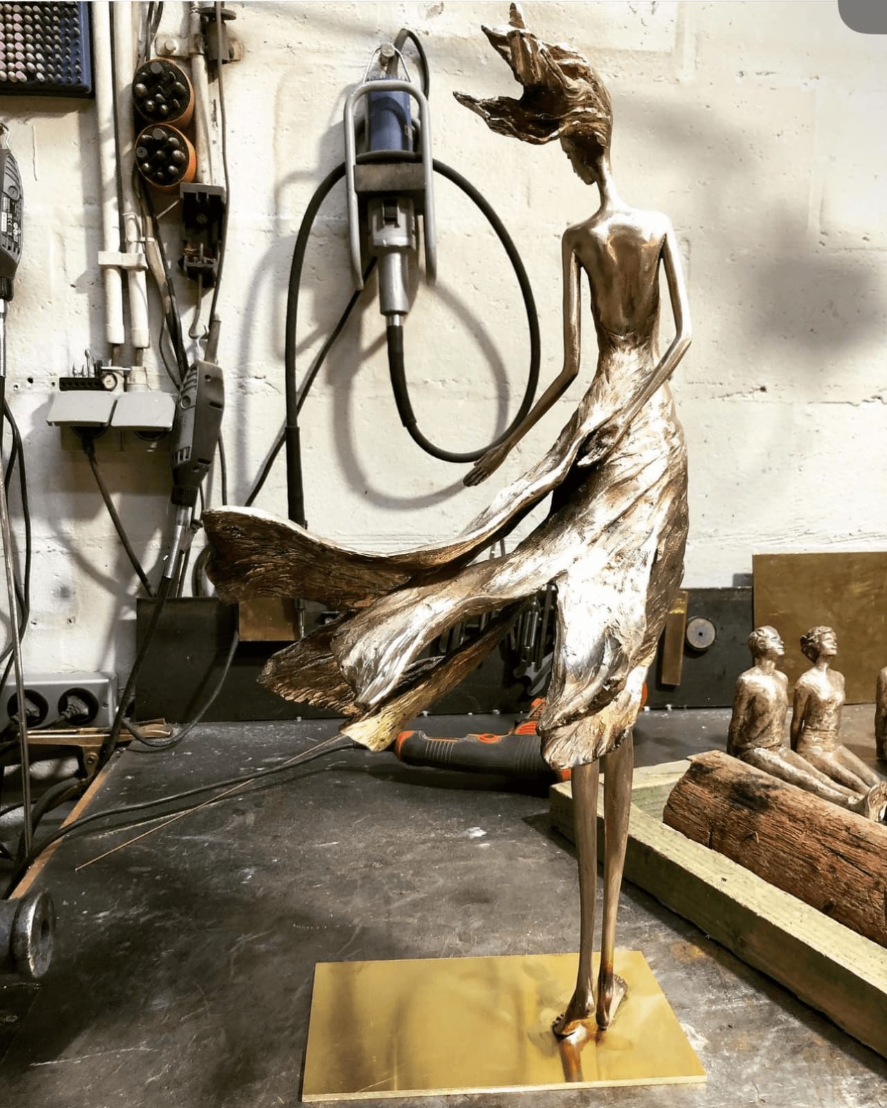 Sentiment sculpture de fille de danse sculpture contemporaine en bronze Hedwige Leroux Galerie Art Yi Galerie d'art de Bruxelles