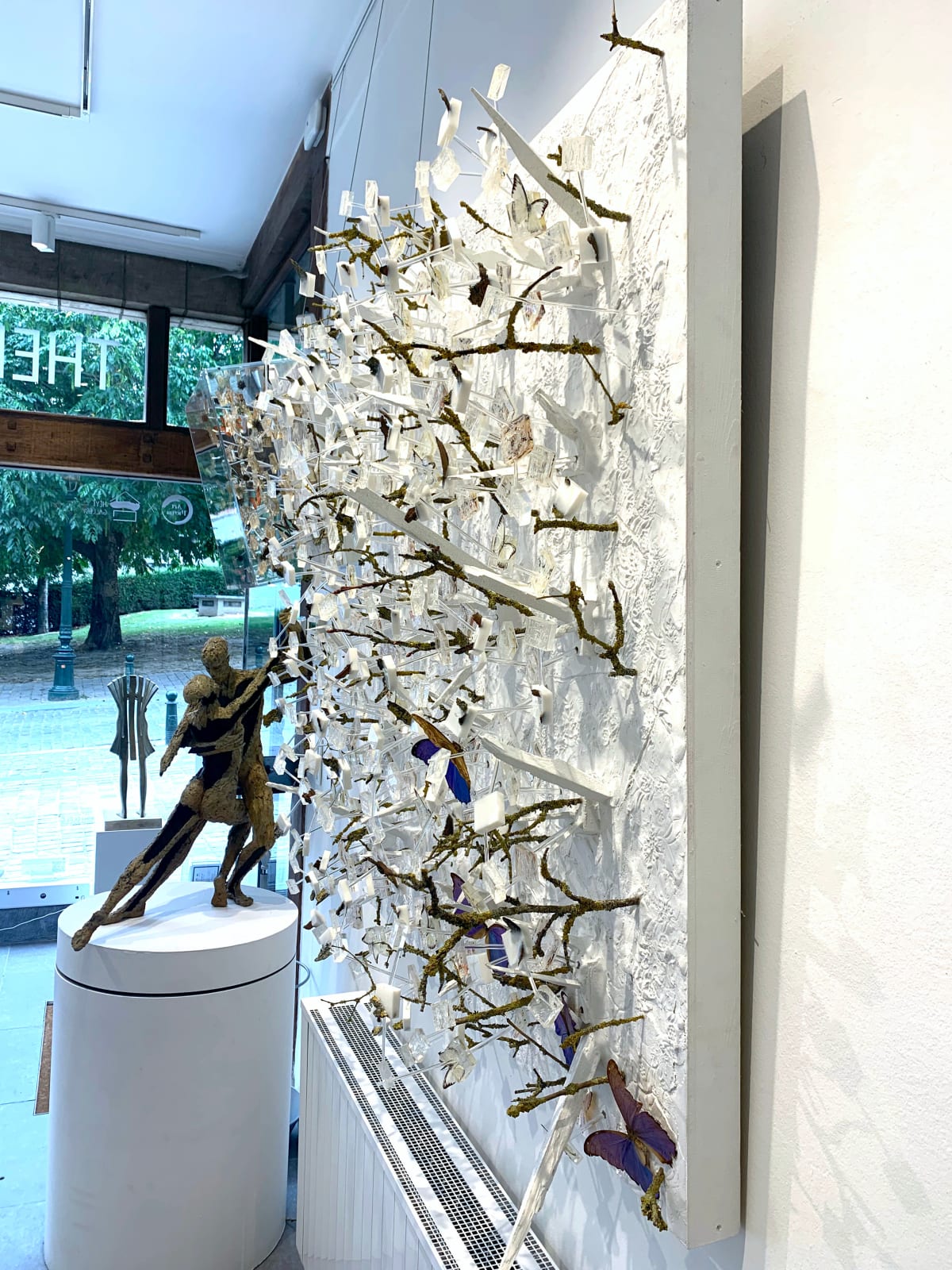 Vlindereffect ROD hedendaagse kunst muurinstallatie muurkunst witte muursculptuur harskunst modern interieurontwerp kunst yi art gallery brussels