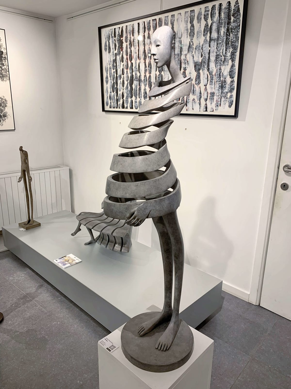 mimosa isabel miramontes sculpture of girl dancing white contemporary bronze sculpture garden sculpture interior design art yi art gallery brussels
