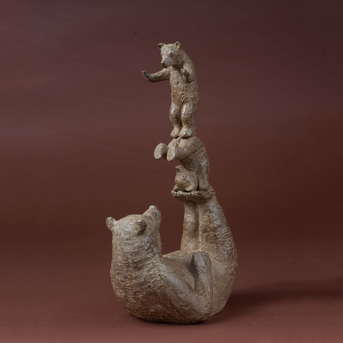 Bear and his two cubs Sophie Verger lovely bear sculpture animal sculpture bronze sculpture little brown bear jump on each other and playing togethe Art Yi gallery Brussels art gallery