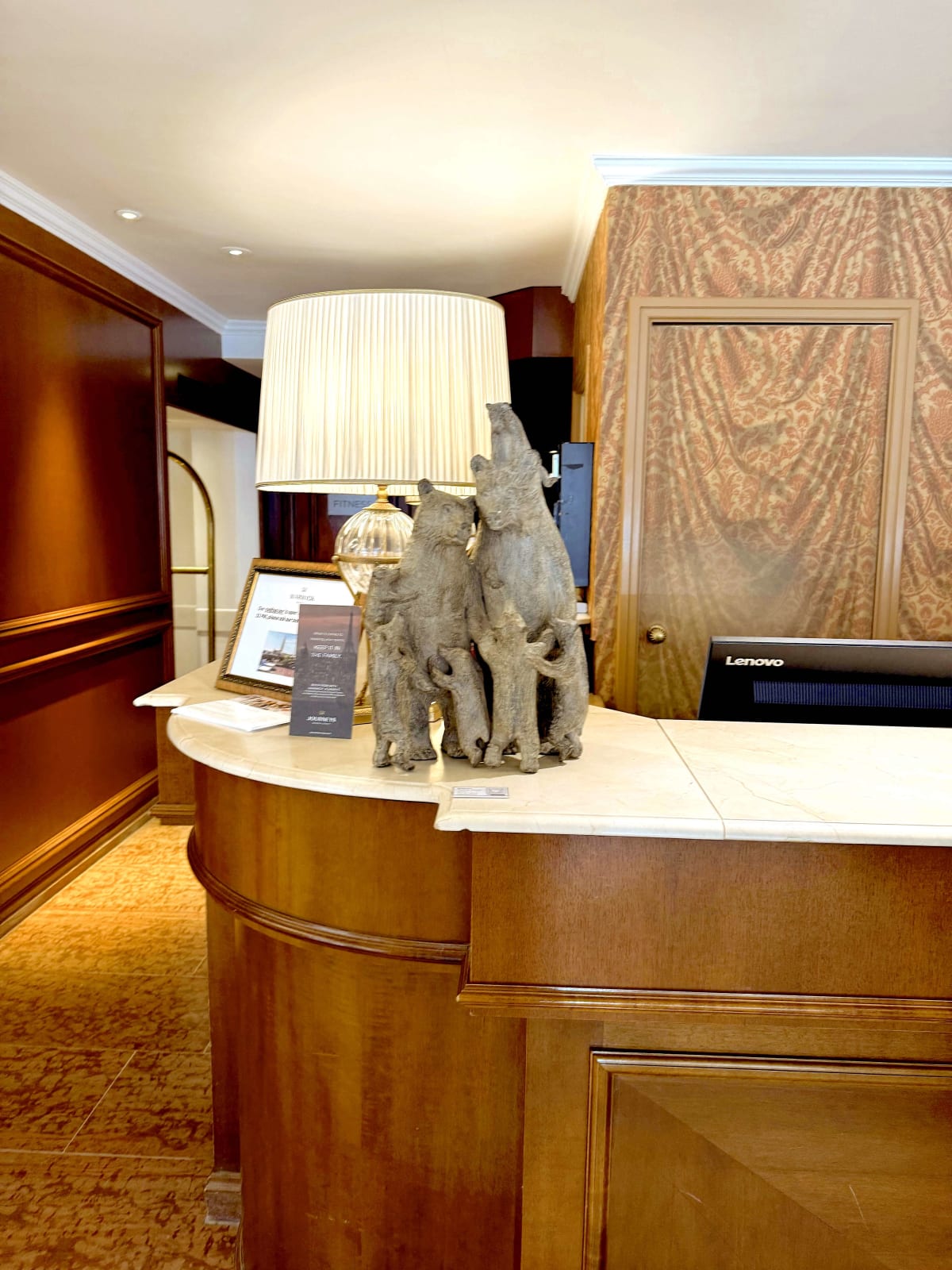 Malanka schattig en schattig dier familie hedendaagse bronzen beer sculptuur sophie verger