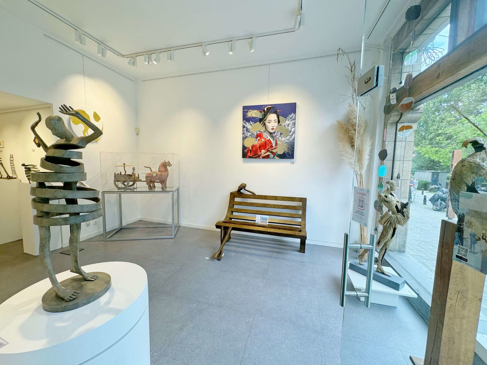 Art yi gallery brussels contemporary bronze sculpture Miramontes New Mira bench sculpture for garden sculpture art