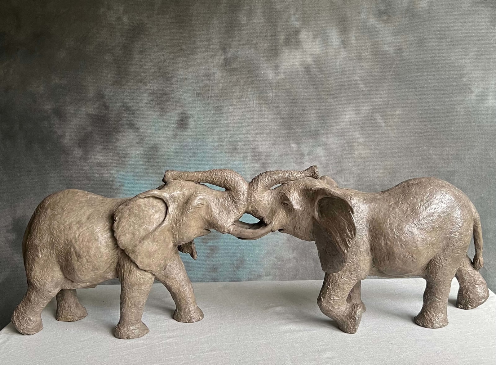 Sylvie Gaudissart Kiss of elephants sylvie debray Gaudissart contemporary bronze animal sculpture two elephants in love play and kiss with the noses art gallery of brussels belgian art yi