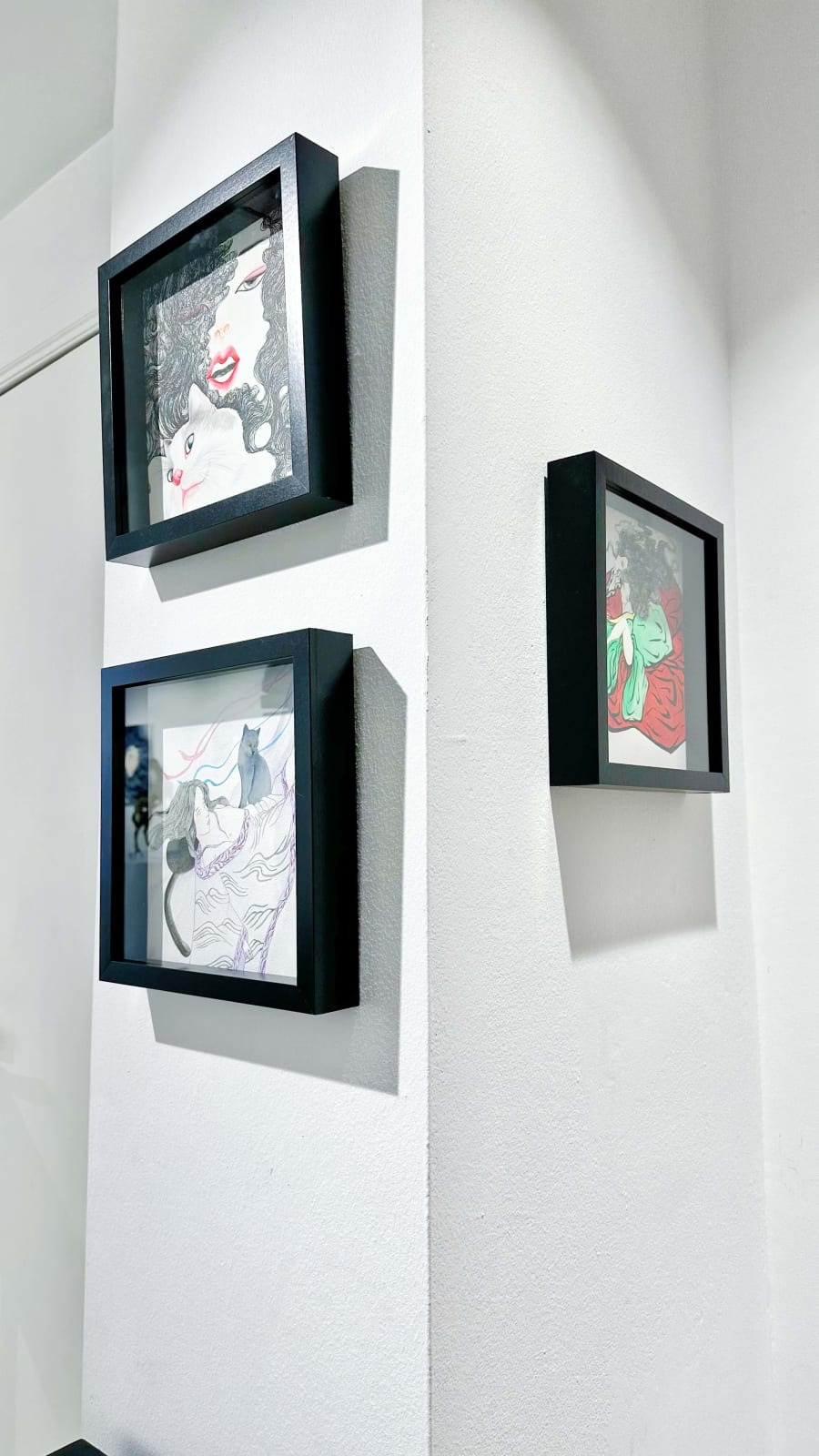 cat wang jojo chinese contemporary painting black and white ink paint beautiful Japanese woman in black hair holding a lovely white cat wind interior designer art gallery art yi brussels