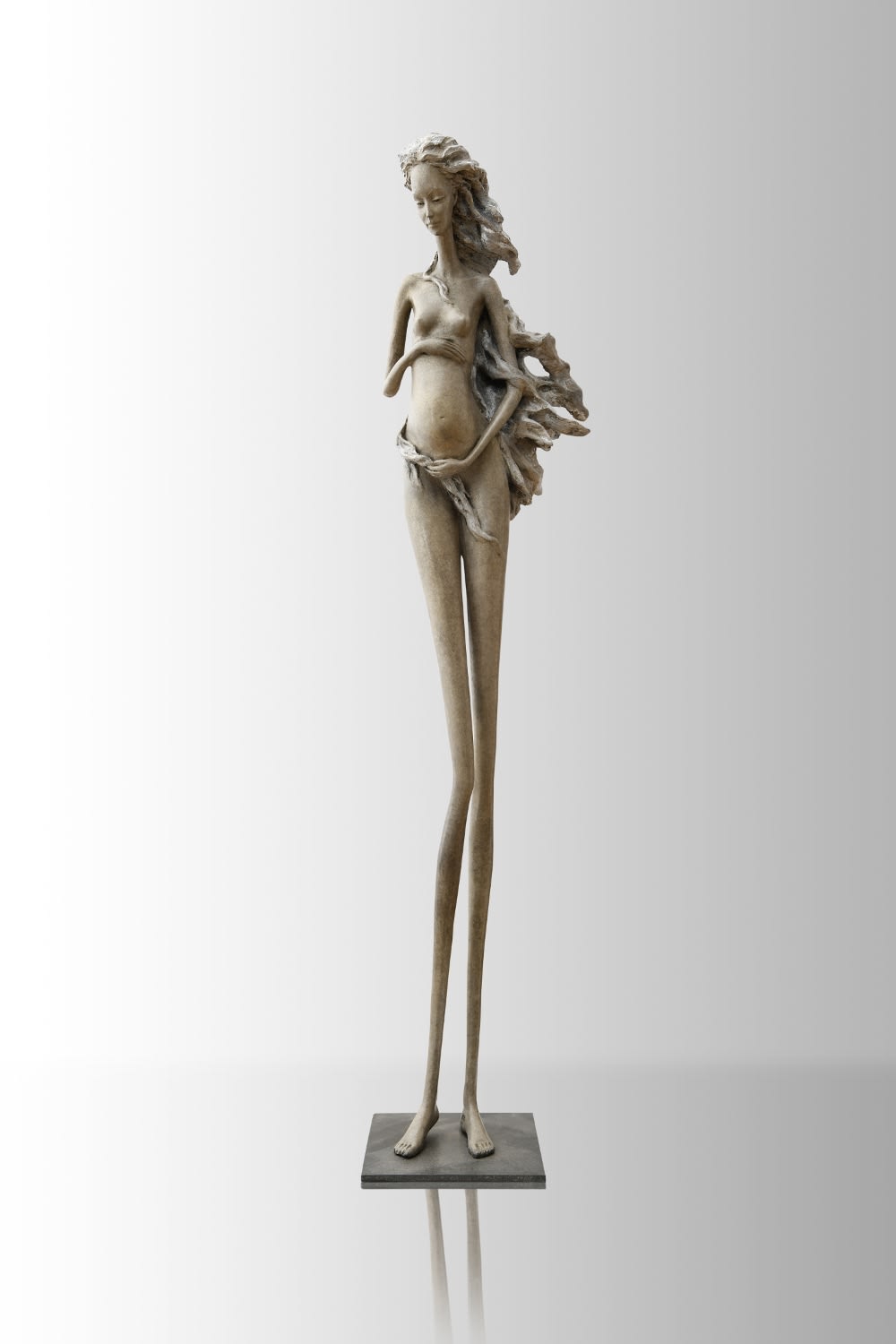 Venus hedwige leroux pregnant woman beautiful young mother contempoary bronze sculpture art Art Yi gallery Brussels art gallery