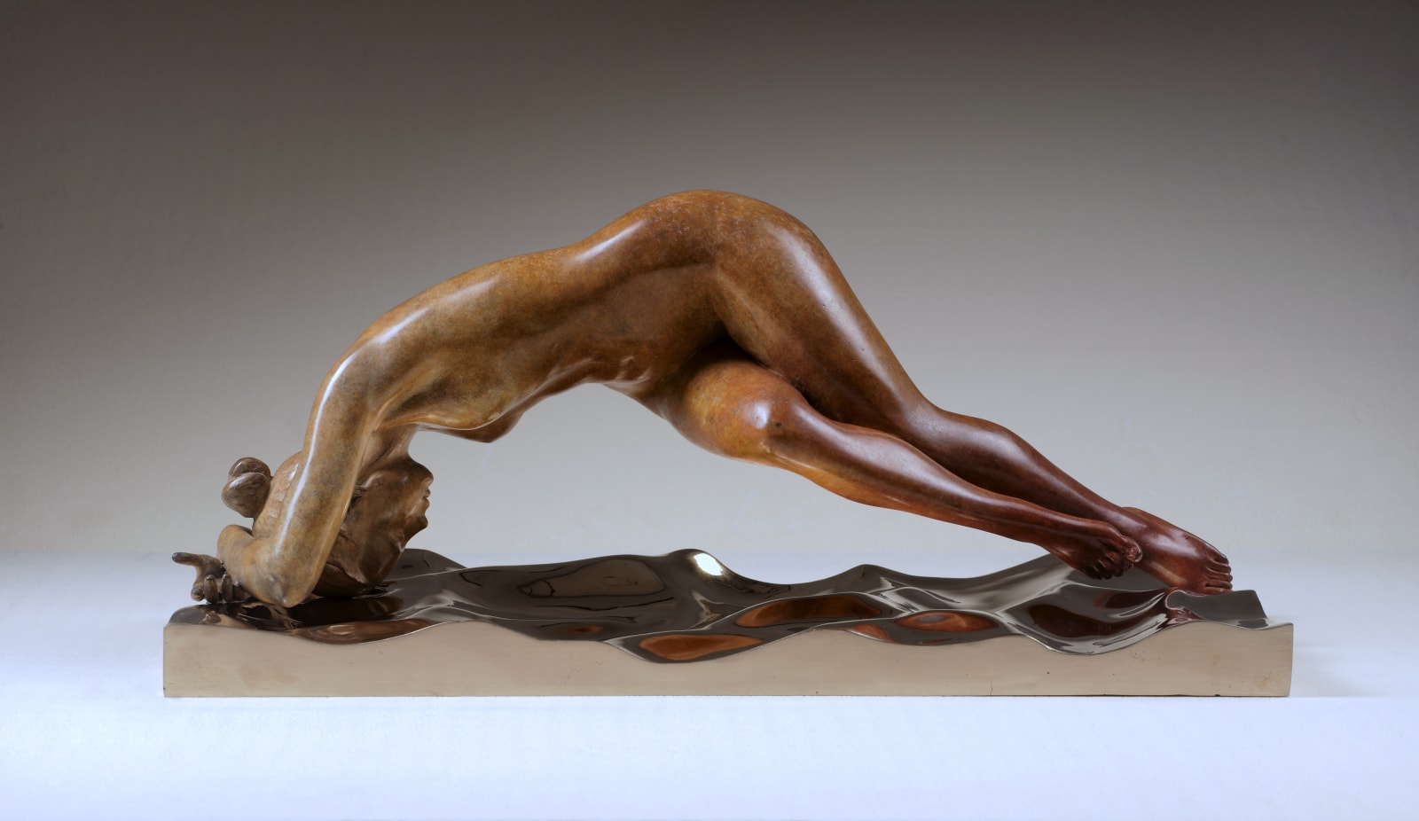 liang b ainbin Bridge naked woman laying on a gold water woman bronze sculpture contemporary art Art Yi gallery Brussels art gallery