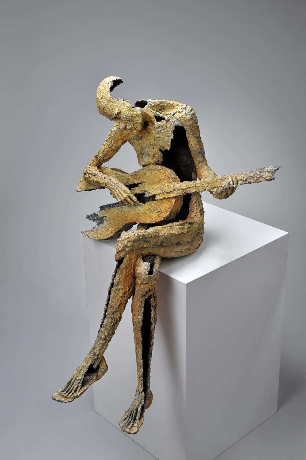 Gitarristen-Skulptur von Jacques Van Den Abeele Musiker-Skulptur Musik-Skulptur zeitgenössische Skulptur Bronze-Skulptur Art Yi Galerie Brüssel Kunstgalerie