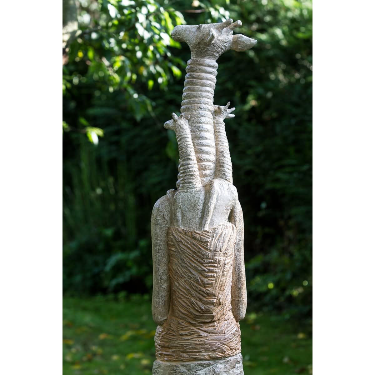 De drie bronzen Eva's grote giraffe meisje sculptuur voor tuin dierensculptuur bronzen kunst sophie Verger Art Yi-galerij Kunstgalerij Brussel