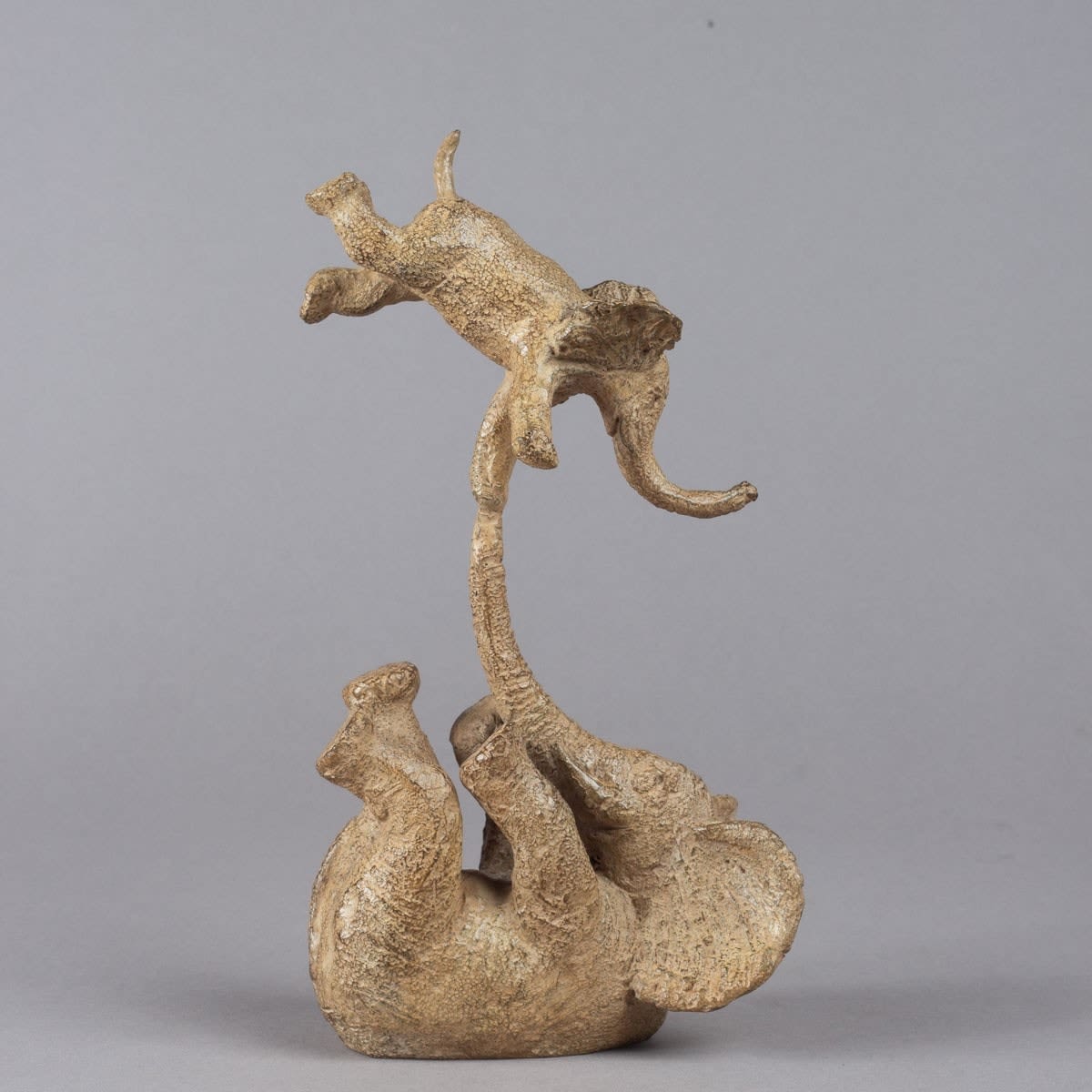 Nouveau perché Sophie Verger sculpture éléphant bronze art sculpture animalière contemporaine Galerie Art Yi Galerie d'art de Bruxelles