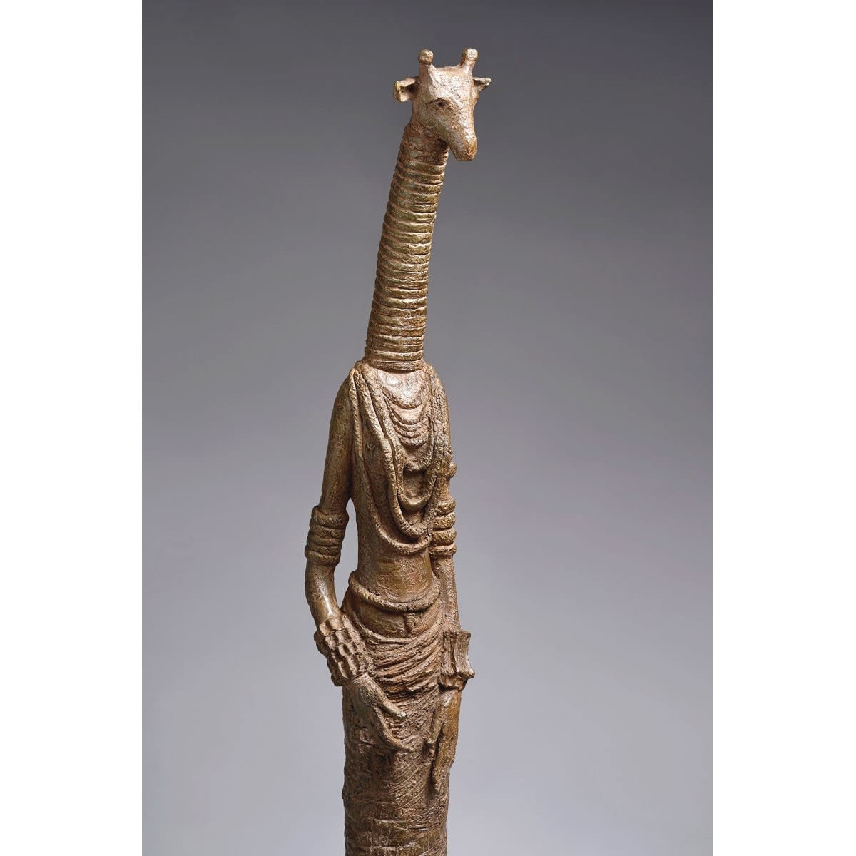 Girafe avec bijoux sculpture de jardin sculpture animale sculpture contemporaine en bronze Galerie ART YI Galerie d'art de Bruxelles