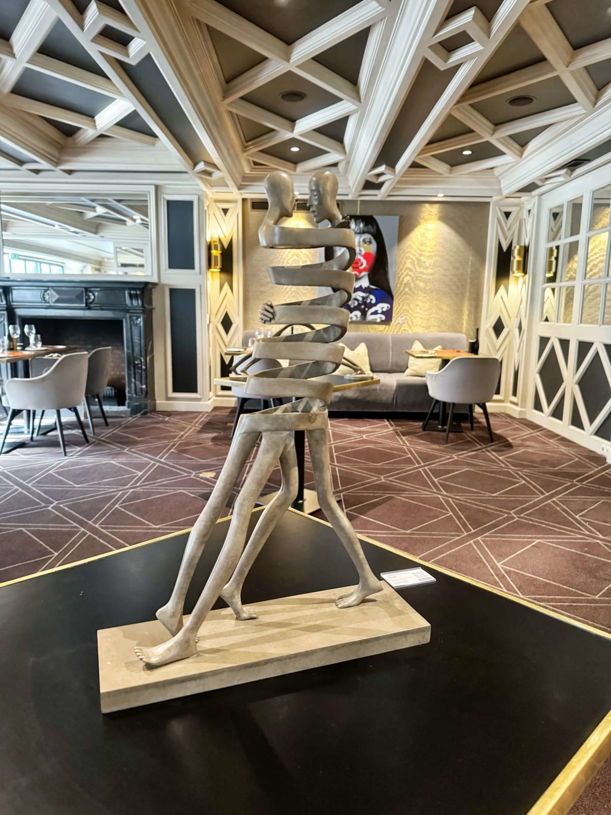 Tango dance sculpture Isabel Miramontes garden sculpture garden design garden decoration art contemporary sculpture bronze sculpture interior design at hotel Barsey by Warwick Art Yi gallery Brussels art gallery