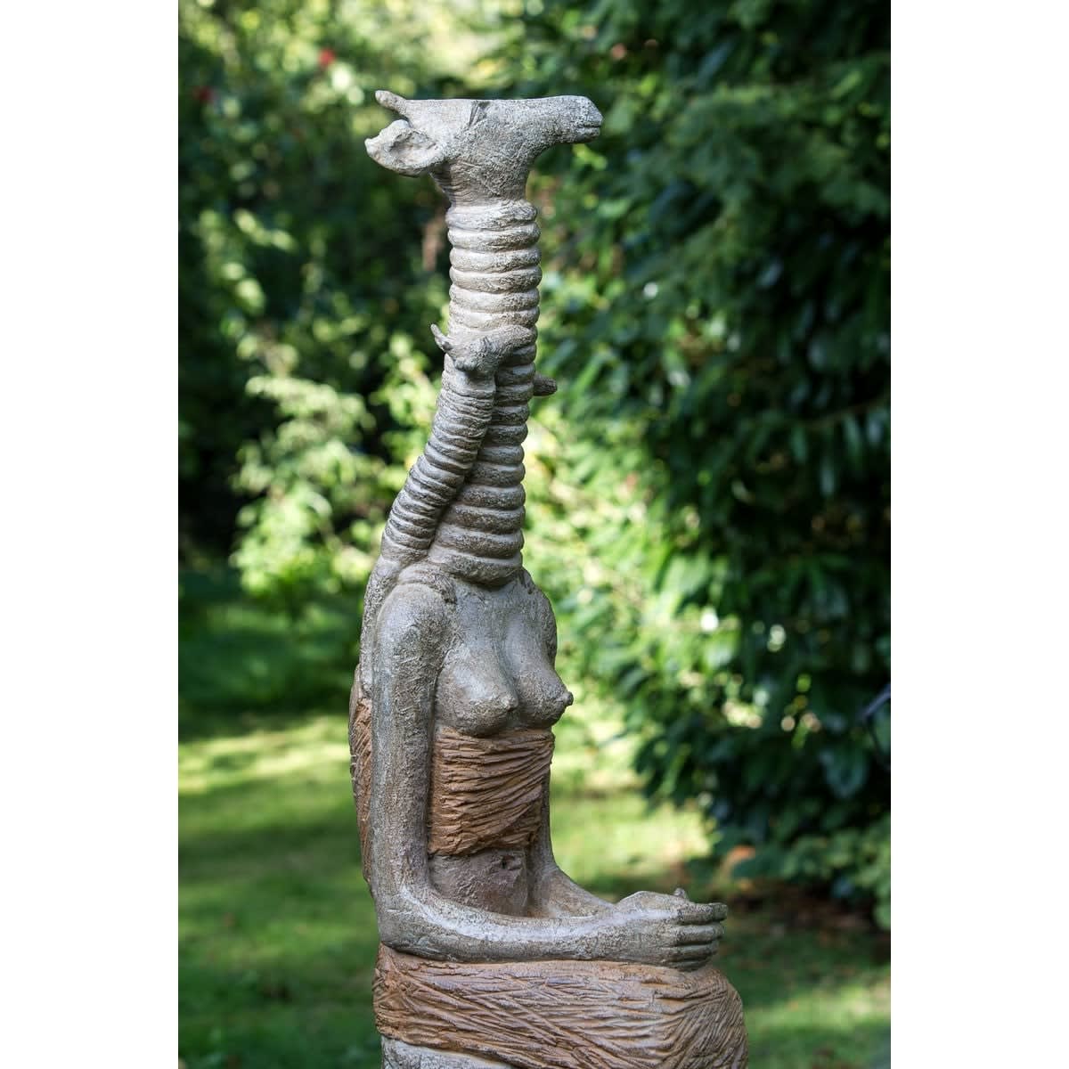 De drie bronzen Eva's grote giraffe meisje sculptuur voor tuin dierensculptuur bronzen kunst sophie Verger Art Yi-galerij Kunstgalerij Brussel