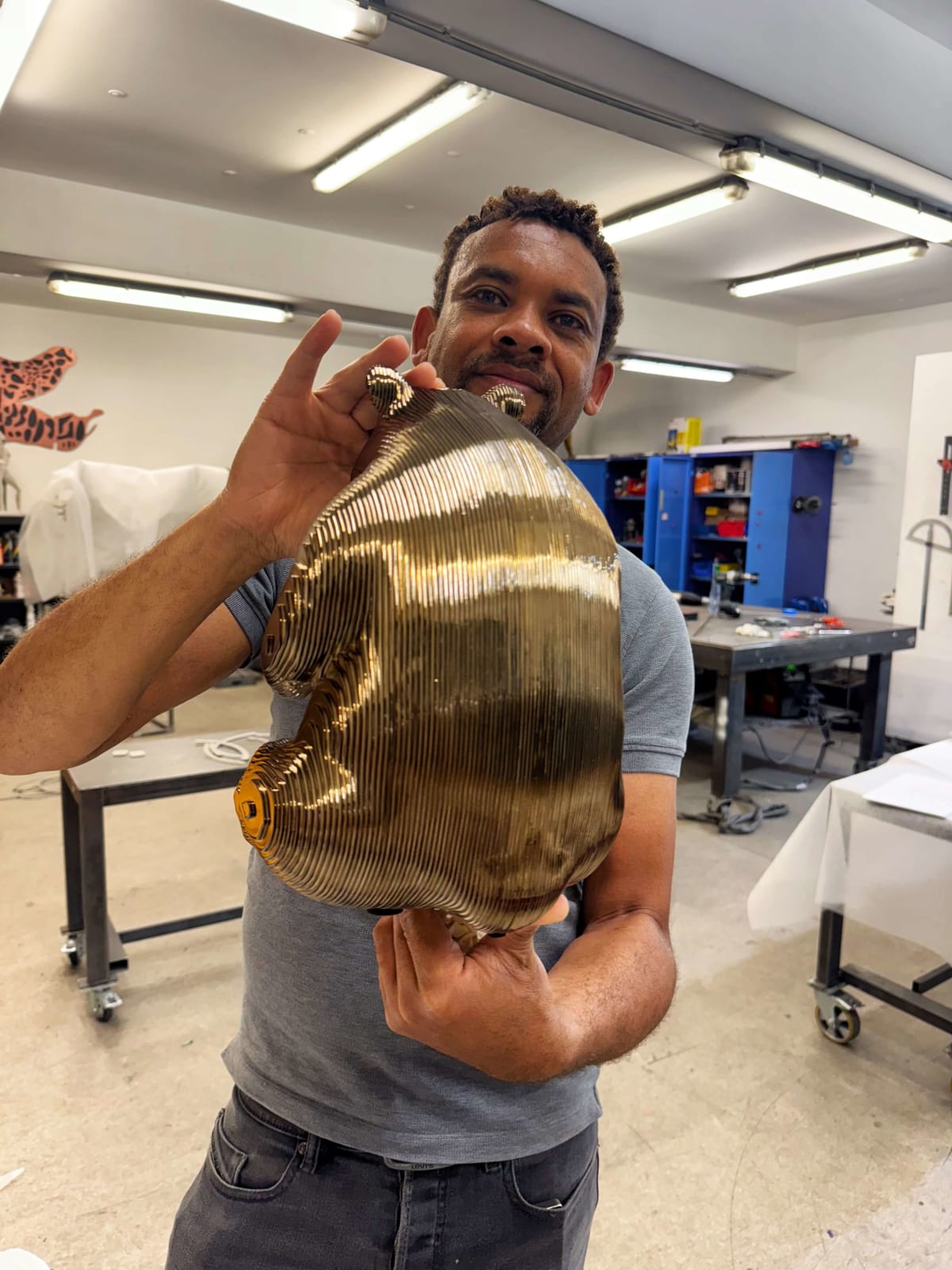 panda pochoo chrome jean paul kala contemporary panda sculpture lovely brown bear animal sculpture bear sculpture Art Yi metal sculpture art gallery in brussels