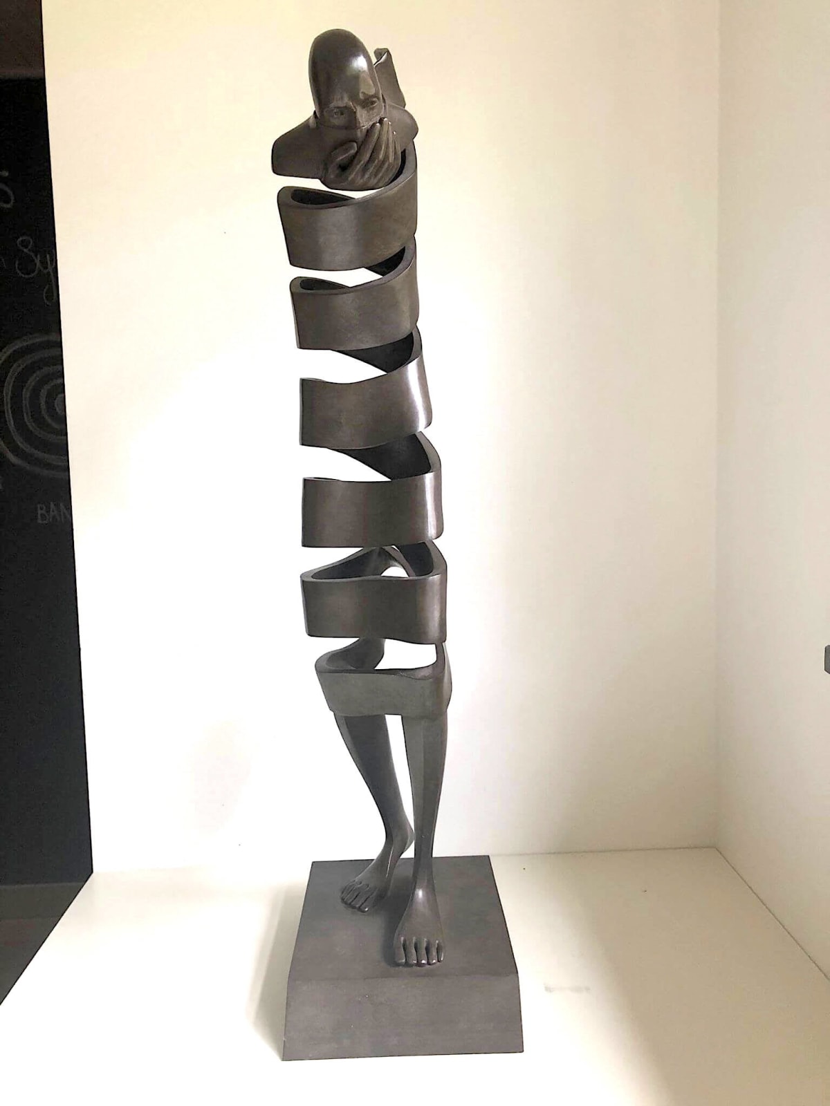Grand vent sculpture sculpture contemporaine Isabel Miramontes Galerie Art Yi Galerie d'art bruxelloise