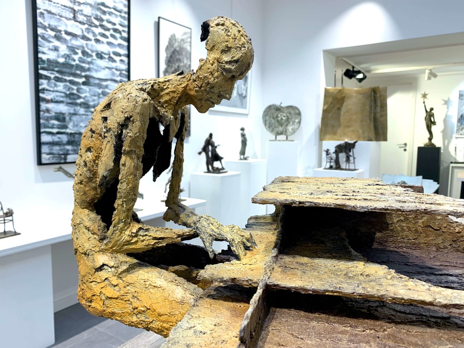 virtuoos pianist muzikant brons hedendaagse beeldhouwkunst jacques van den abeele bij kunstgalerie in brussel