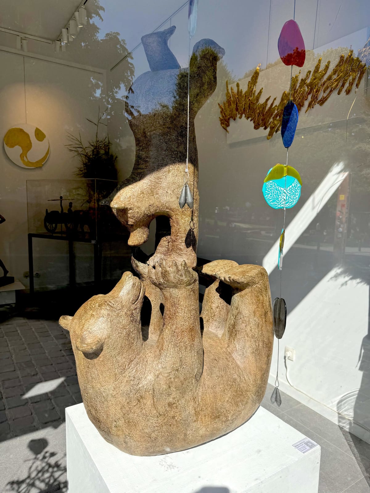 grote beer en zijn welp monumentaal beertbeeld beercollectie tuinbeeld hedendaags brons dierenbeeld sophie verger art yi kunstgalerij brusselgrote beer en zijn welp monumentaal beertbeeld beercollectie tuinbeeld hedendaags brons dierenbeeld sophie verger art yi kunstgalerij brussel