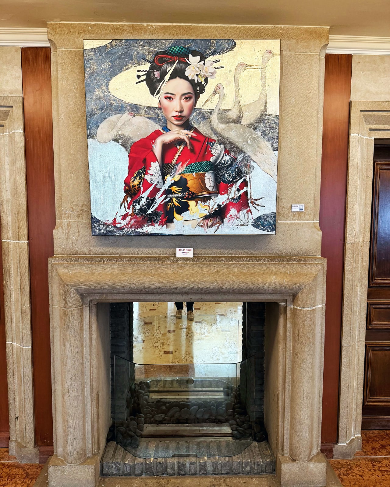 Gold und Wasser Damien Bassez schöne japanische Geisha Frau im Kimono zeitgenössische japanische figurative Malerei Art Yi Galerie Brüssel Kunstgalerie