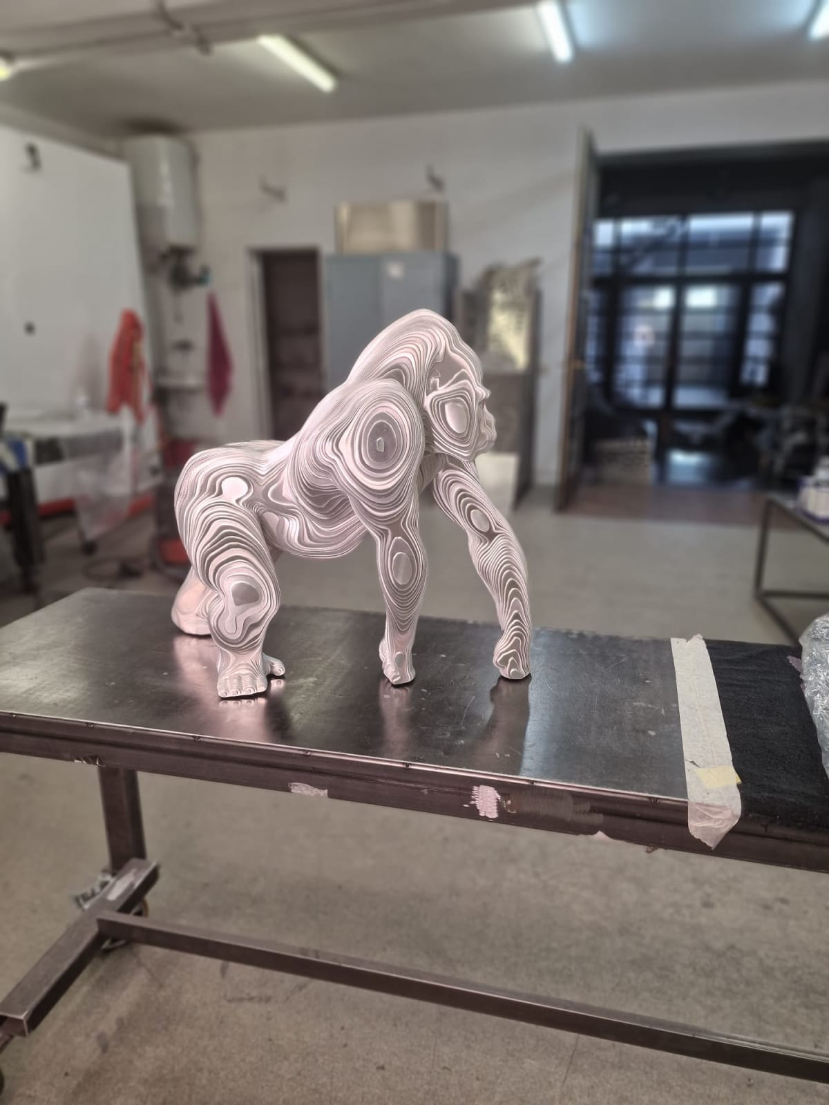 sculpture gorille sculpture animalière sculpture contemporaine jean paul kala Galerie Art Yi galerie d'art de Bruxelles