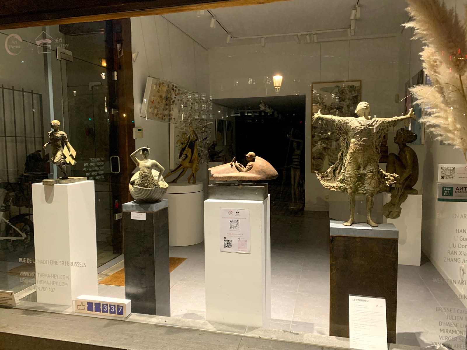 Slak lieven d'haese hedendaagse bronzen sculptuur slak sculptuur dier sculptuur kind sculptuur kindertijd vliegende sculptuur tuin sculptuur tuin kunst design Art Yi kunstgalerie in brussel
