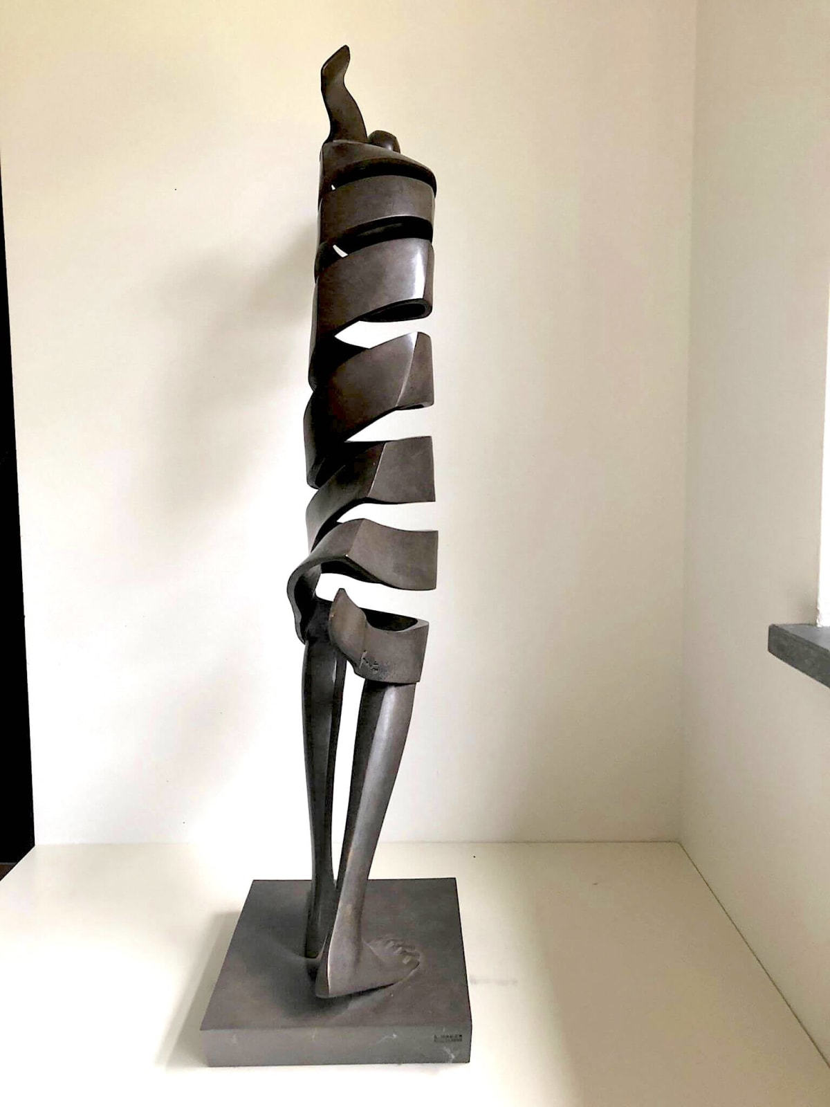 so windy wind sculpture contemporary sculpture Isabel Miramontes Art Yi gallery Brussels art gallery