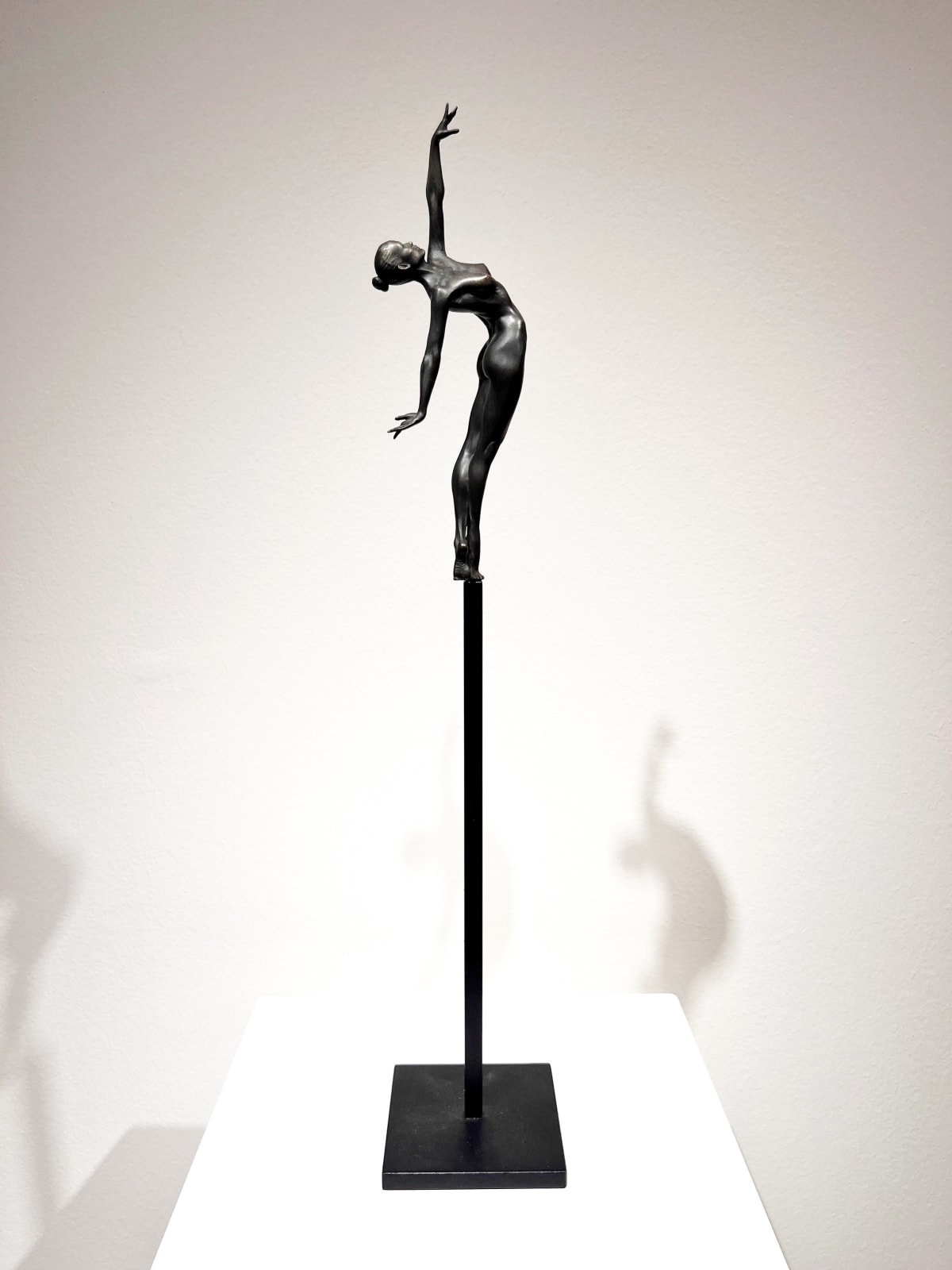 Reach out miniature dancing girl sculpture of Marc de Corte contemporary bronze sculpture woman sculpture dance sculpture at Art Yi gallery in Brussels