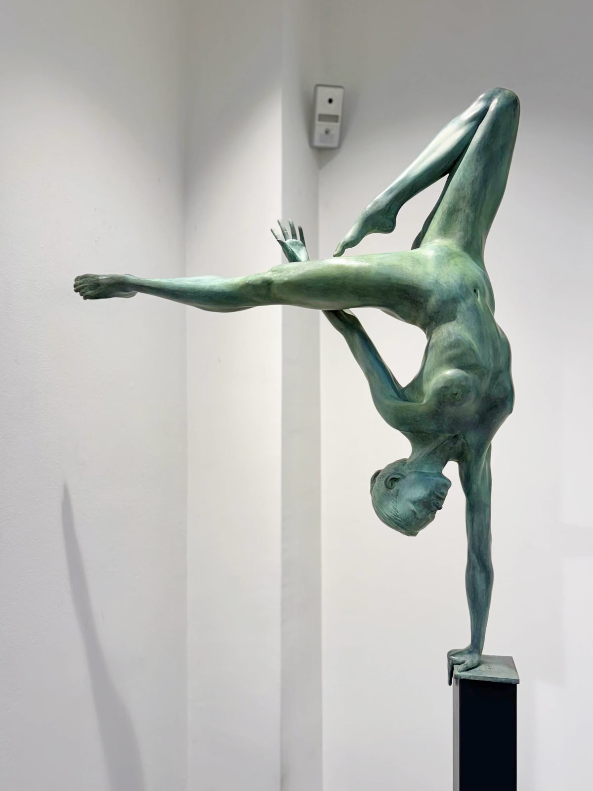 Free ways of being Marc de Corte dancing woman sculpture girl sculpture couple dance sculpture naked human sculpture garden sculpture bronze sculpture contemporary sculpture Art Yi gallery Brussels art gallery