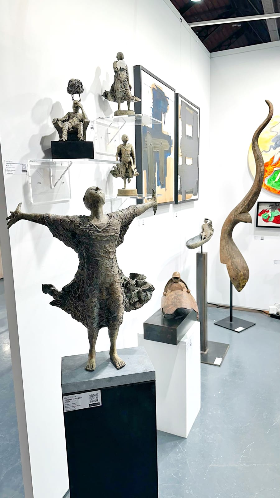 IIXV lieven d'haese contemporary bronze sculpture a boy opening up his arm against wind to embrace a new adventure child sculpture childhood dream sculpture garden sculpture garden art design Art Yi art gallery in brussels