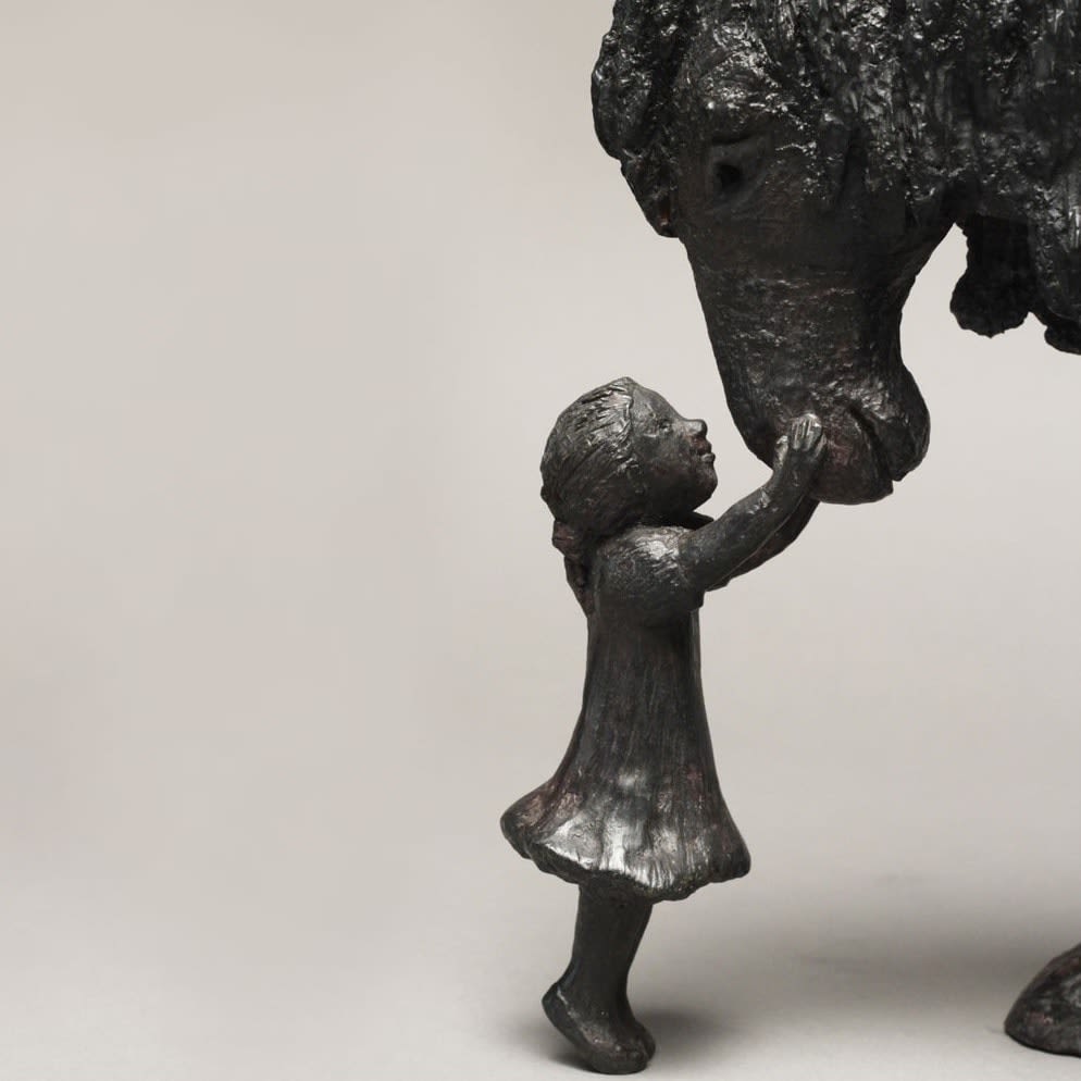 Mijn favoriete merens schattige kinderen en schattige dieren hedendaagse bronzen paardensculptuur sophie verger