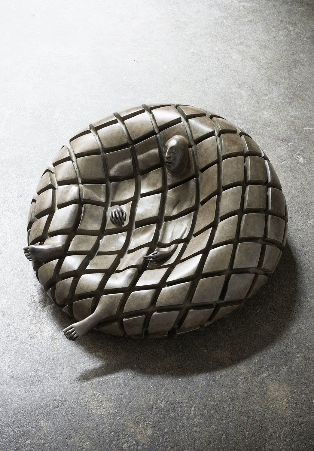 Songe swimming sculpture Isabel Miramontes garden sculpture garden design garden decoration art contemporary sculpture bronze sculpture interior design at hotel Barsey by Warwick Art Yi gallery Brussels art gallery