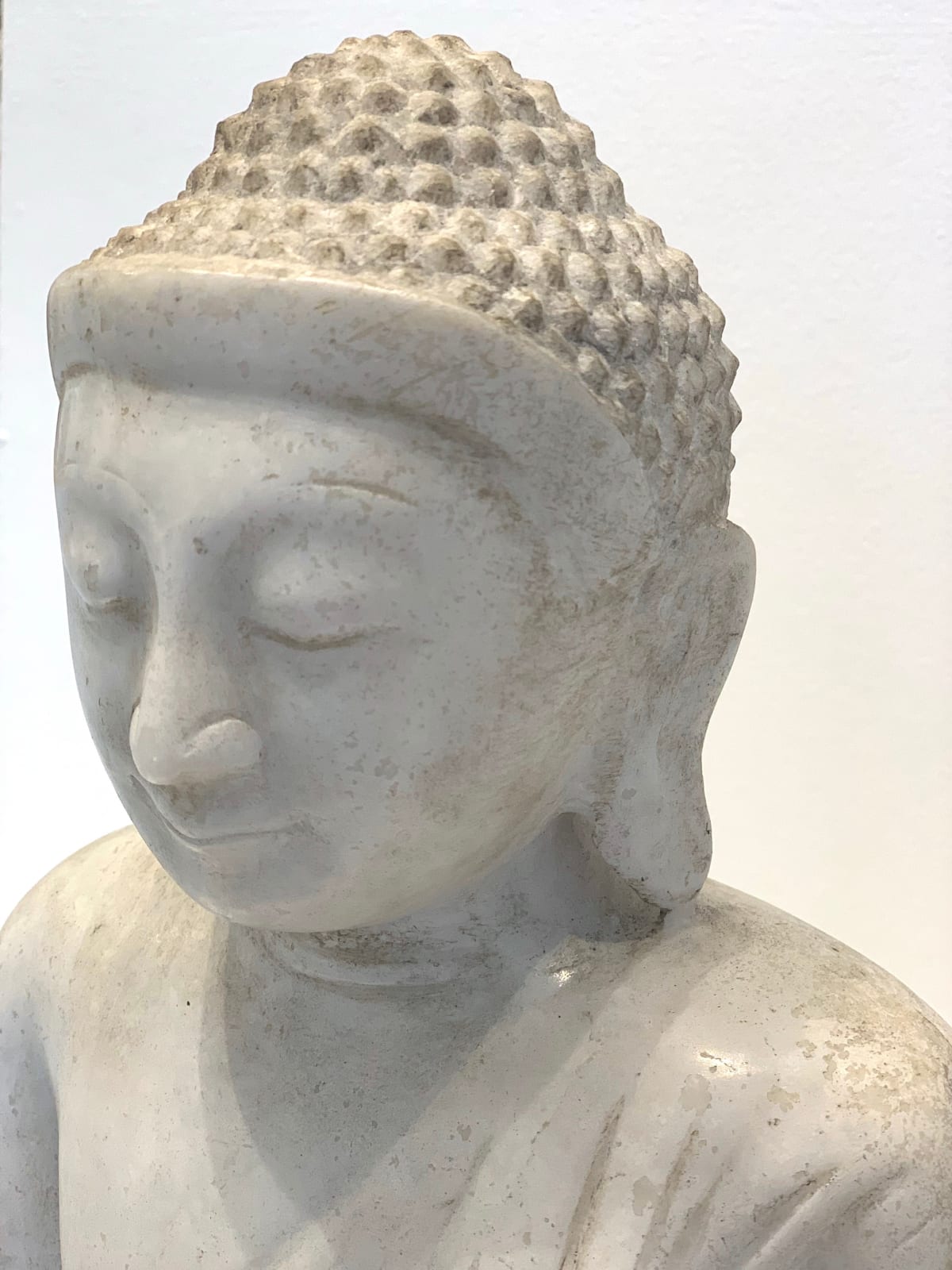 Birma wit marmeren Boeddhabeeld Aziatische antieke Boeddha art yi brusselse kunstgalerij