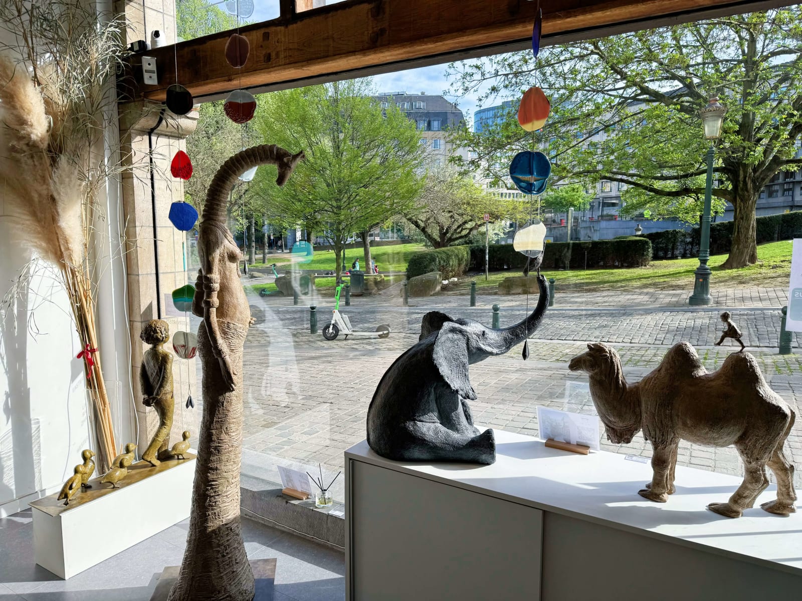 pregnant giraffe girl sculpture Sophie Verger giraffe sculpture animal sculpture garden sculpture garden art garden decoration and elephant sculpture Art Yi gallery Brussels art gallery