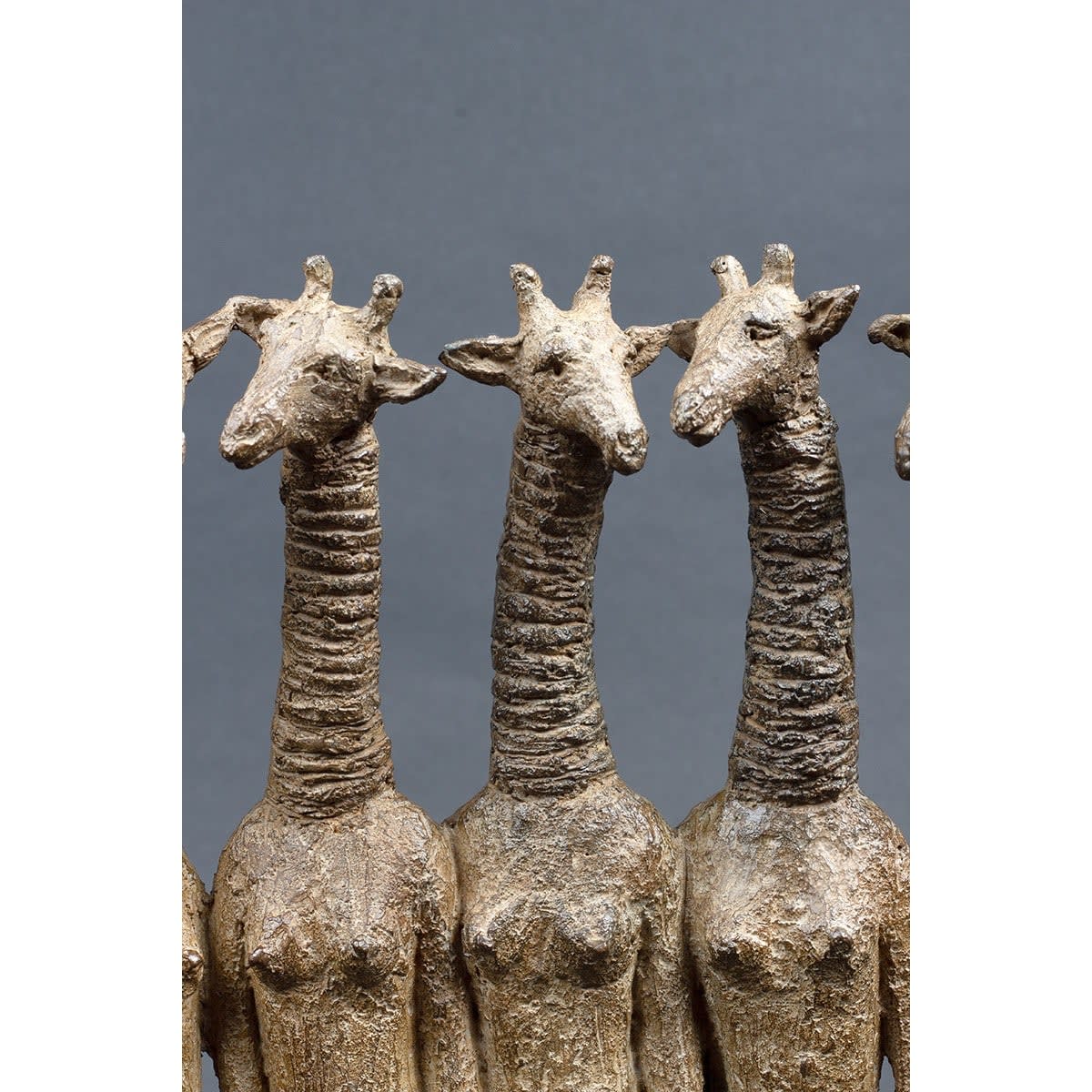 vijf jonge dames giraffe sculptuur mooie staande giraffen in jurk sophie verger hedendaags brons dier sculptuur bureau kunst decoratie kunst yi brusselse kunstgalerij