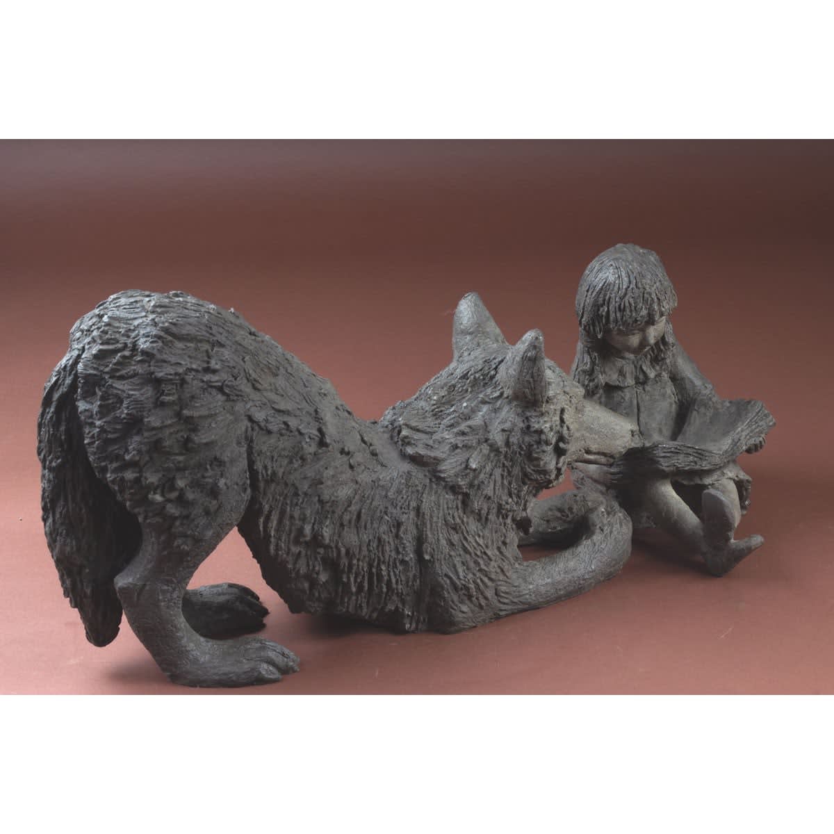 L'école de chien en bronze jolie fille assise avec son chien sculpture chien collection sculpture animalière en bronze contemporain sophie verger art yi galerie d'art bruxelles