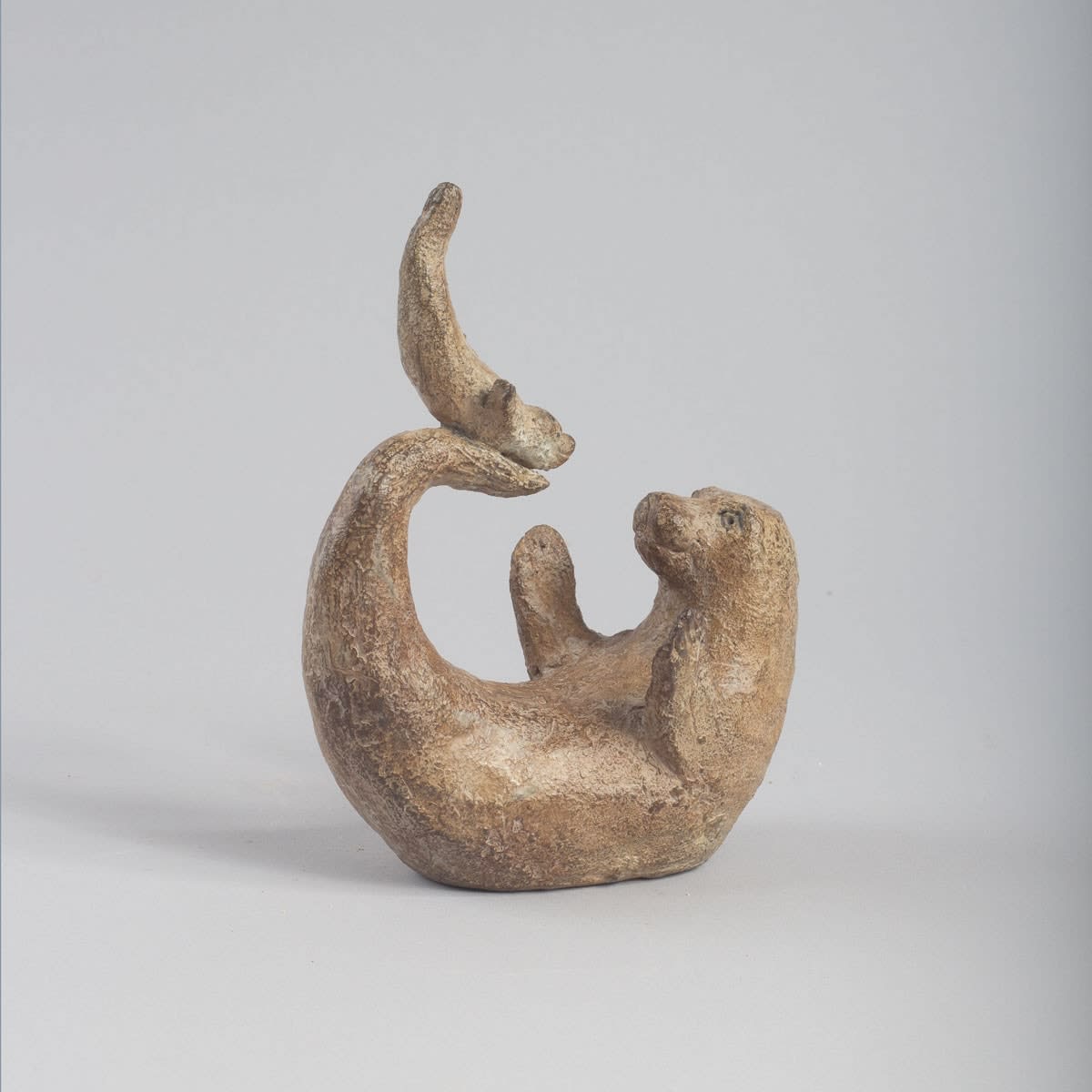 Phoque et son petit sculpture de phoque sculpture animalière marine de la mer de Sophie Verger sculpture de bronze sculpture contemporaine famille de Phoque jouent ensemble décoration d'art a Art Yi galerie d'art à Bruxelles