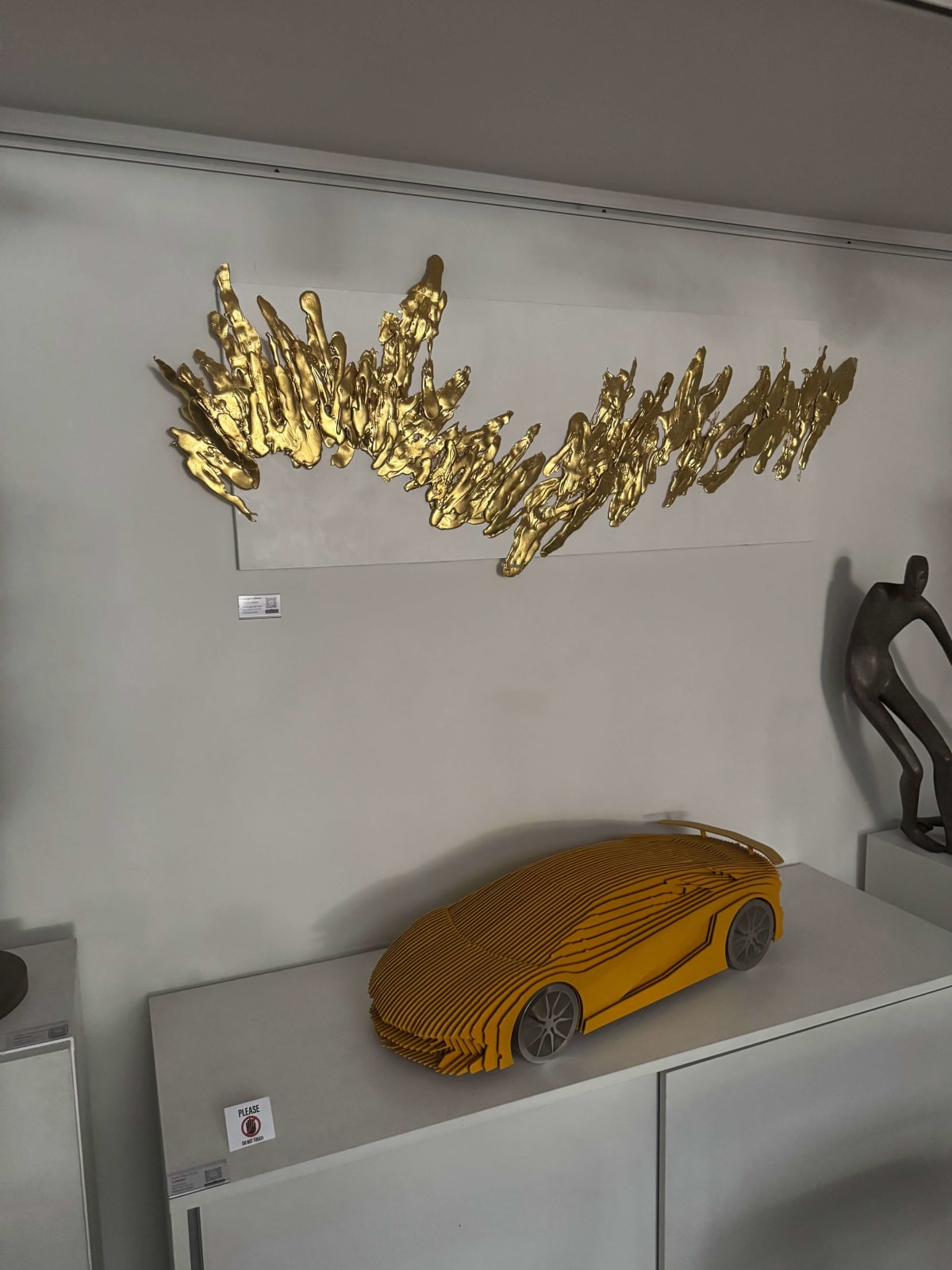 龍の波 未知の力 樹脂アート 金箔 日本の芸術 抽象画 抽象芸術 ミックスメディア アートイーギャラリー ブリュッセル アートギャラリー