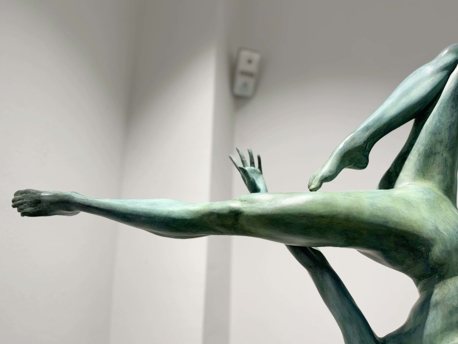 Free ways of being Marc de Corte dancing woman sculpture girl sculpture couple dance sculpture naked human sculpture garden sculpture bronze sculpture contemporary sculpture Art Yi gallery Brussels art gallery