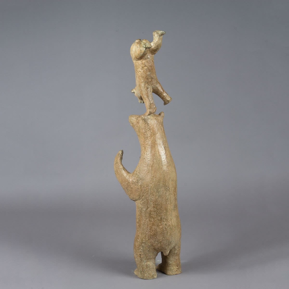 Balancerend op de ijsschots beersculptuur dierensculptuur hedendaagse bronzen sculptuur sophie verger Art Yi-galerij Kunstgalerij Brussel