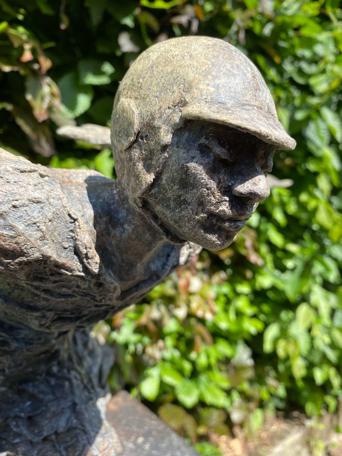 Icarus lieven d'haese sculpture contemporaine en bronze un garçon sculpture volante sculpture enfant sculpture mouche enfance Art Yi sculpture de jardin conception d'art de jardin galerie d'art à bruxelles