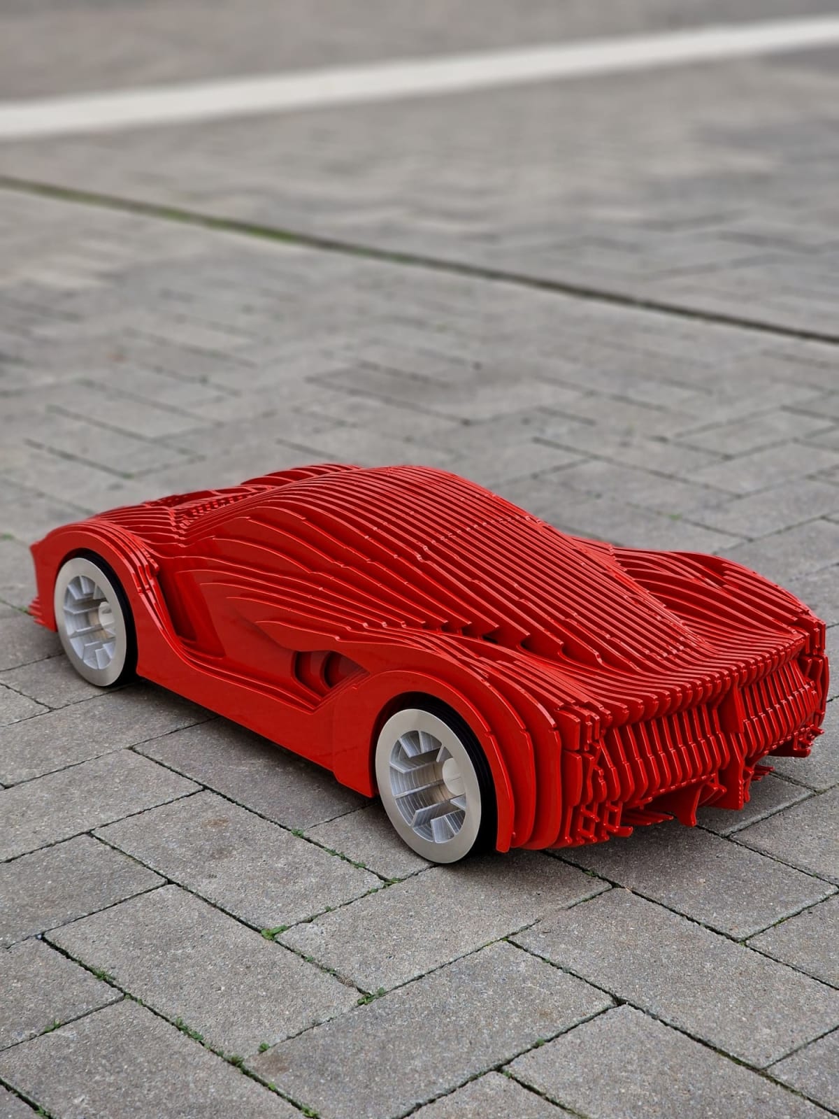 la ferra rouge ferrari voiture contemporaine sculpture voiture de luxe collection modèle métal art jean paul kala