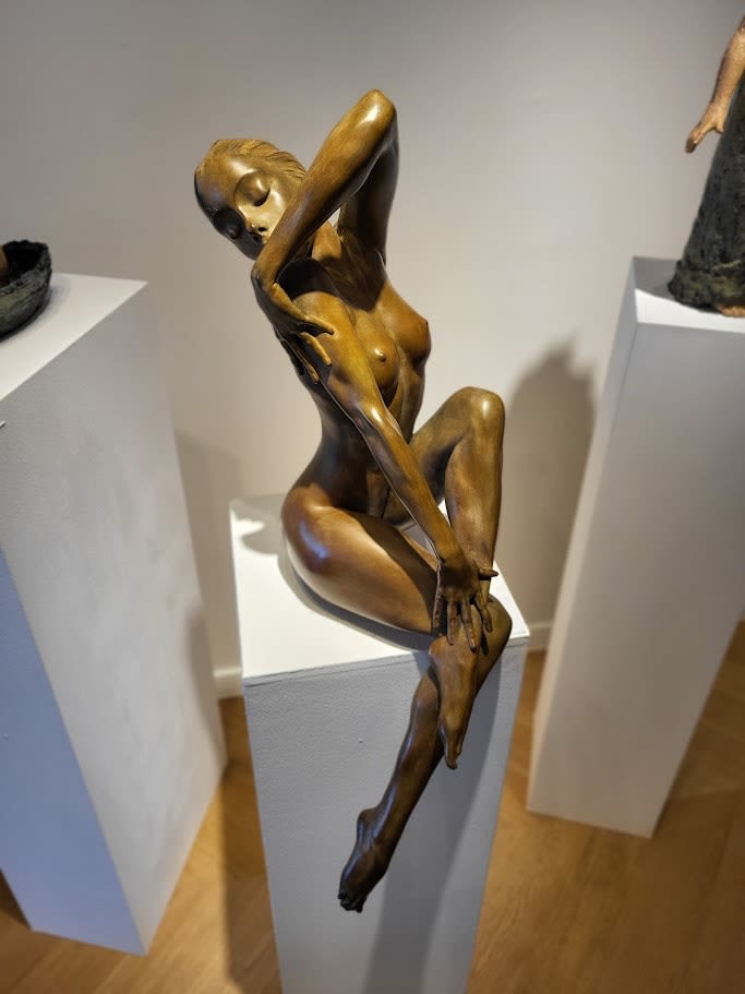 Morceaux de moi avec moi Marc de Corte sculpture femme dansante sculpture danse sculpture fille sculpture de jardin sculpture en bronze sculpture contemporaine Galerie Art Yi Galerie d'art de Bruxelles