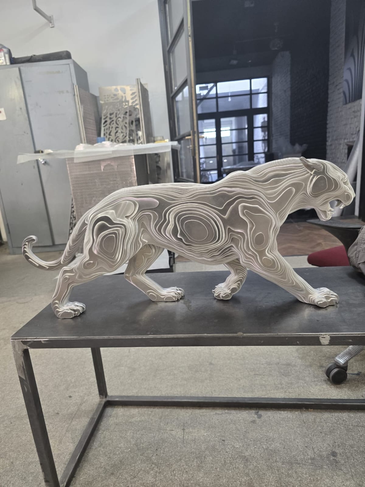 Furiosa luipaard dier hedendaagse beeldhouwkunst van Jean-Paul KALA