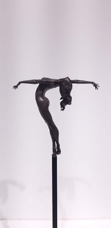 T for Trust (s) miniature dancing girl sculpture of Marc de Corte contemporary bronze sculpture woman sculpture dance sculpture at Art Yi gallery in Brussels