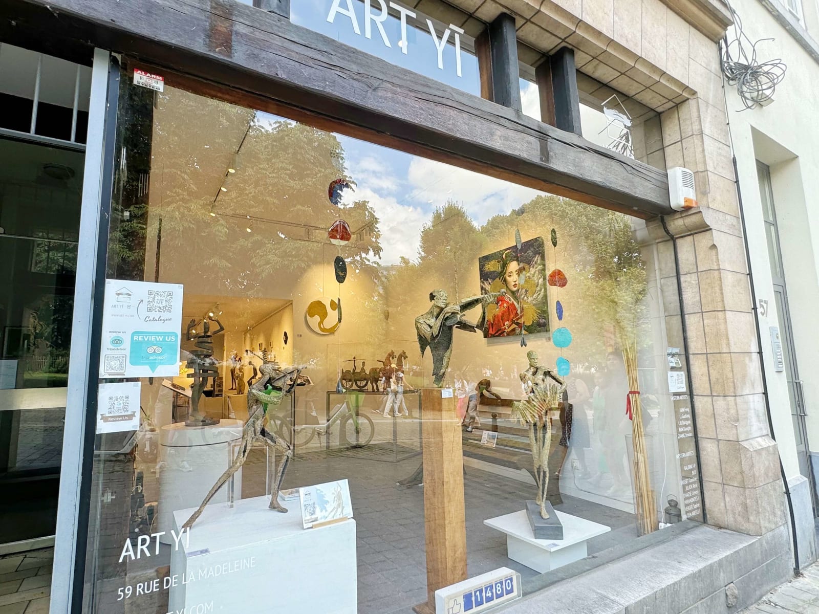 violinist sculpture musician jacques van den abeele contemporary bronze sculpture Art Yi gallery Brussels art gallery