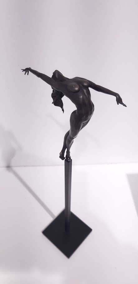 T for Trust (s) miniature dancing girl sculpture of Marc de Corte contemporary bronze sculpture woman sculpture dance sculpture at Art Yi gallery in Brussels