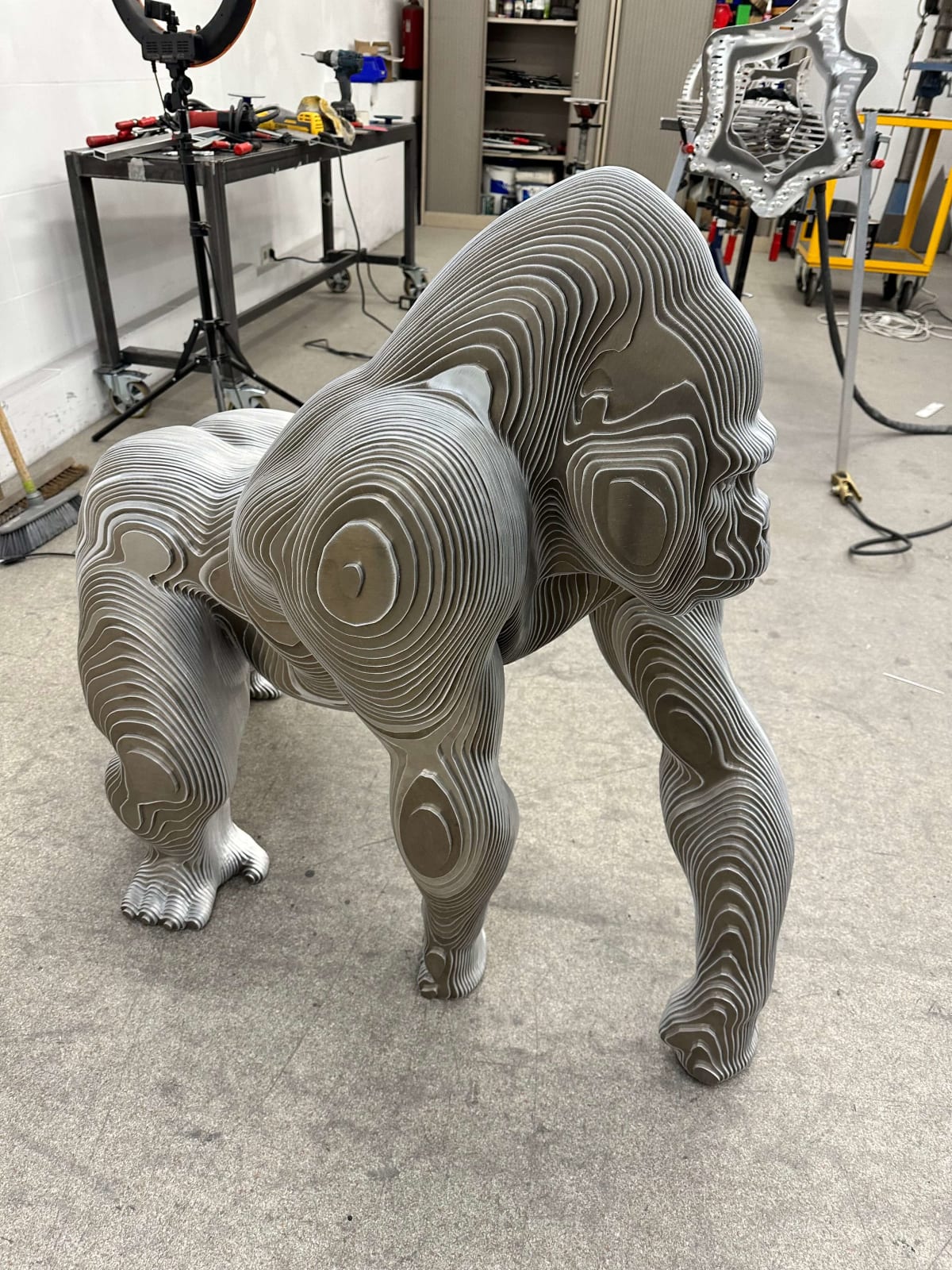 simia gorilla animal contemporary sculpture garden sculpture art metal of Jean-Paul KALA contemporary art gallery brussels art yi