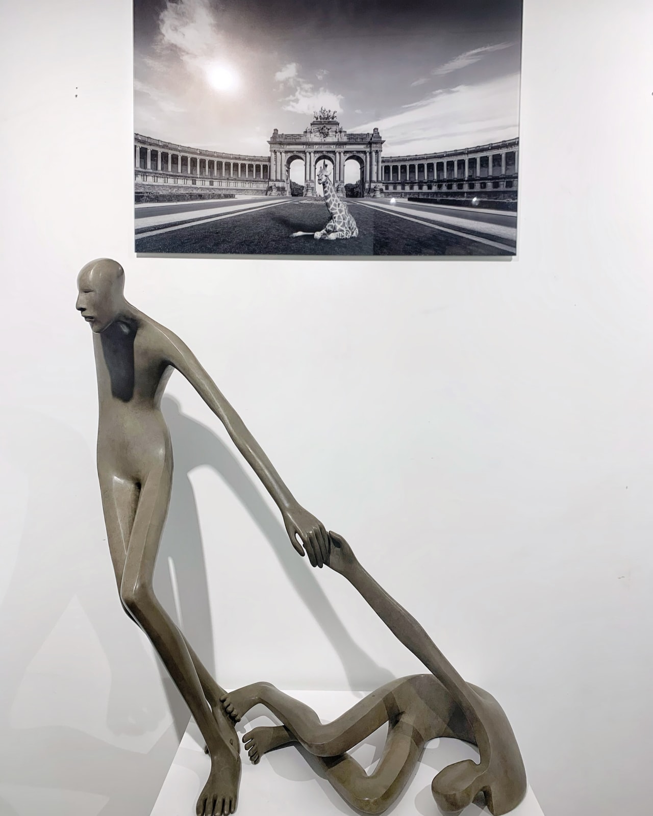 Isabel miramontes contemporary bronze sculpture abstract art sculpture decoration design a love couple sculpture hold each other hands for come on