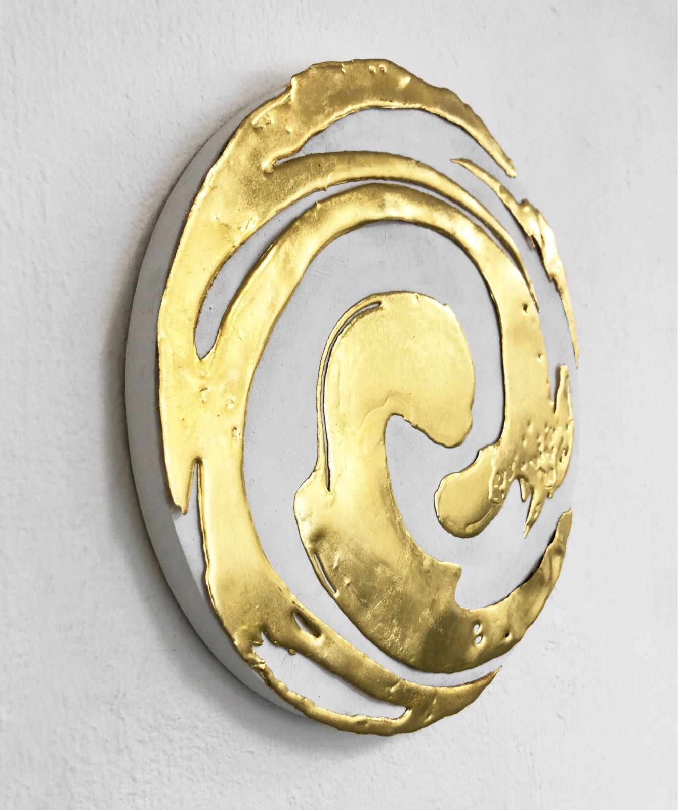 undefined unknown power resin art gold leaf japanese art abstract painting abstract art mixed media Art Yi gallery Brussels Art gallery